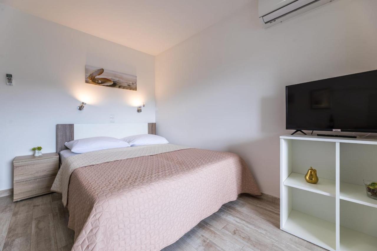 Apartments Augustinovic Baška Eksteriør billede