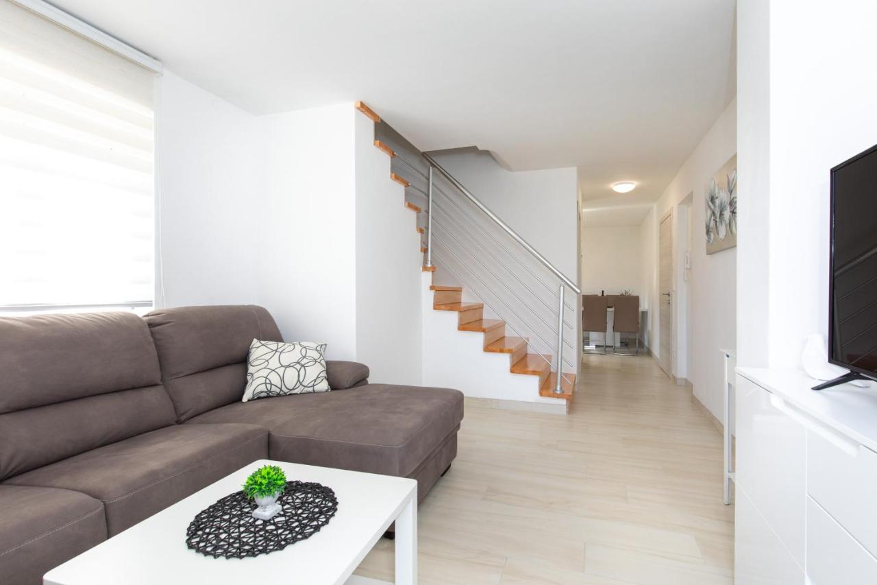 Apartments Augustinovic Baška Eksteriør billede